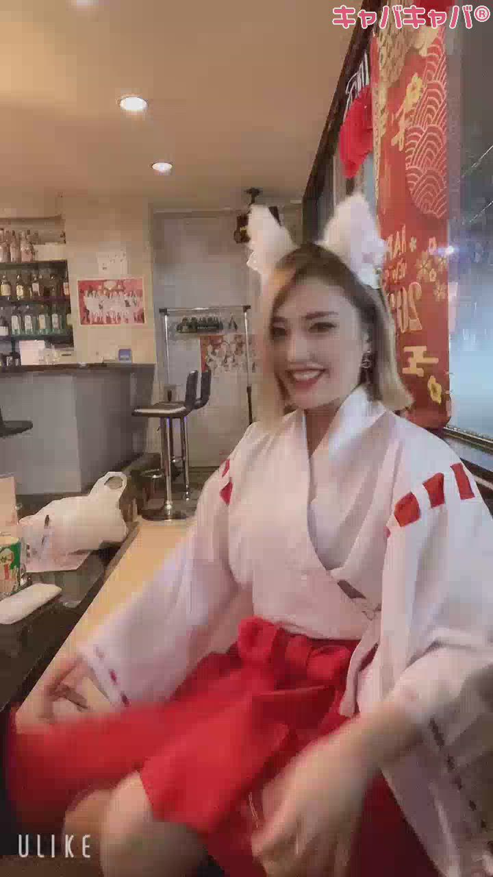 ほんとに開けるの下手くそ🥂