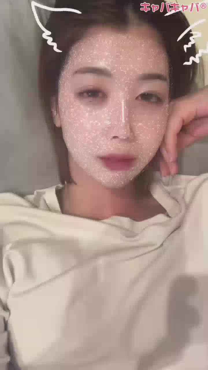 寝不足過ぎて目充血してる