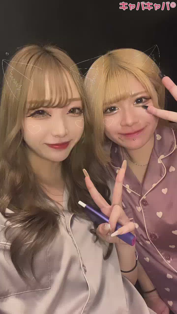 👱🏻‍♀️🕶✌🏻💗