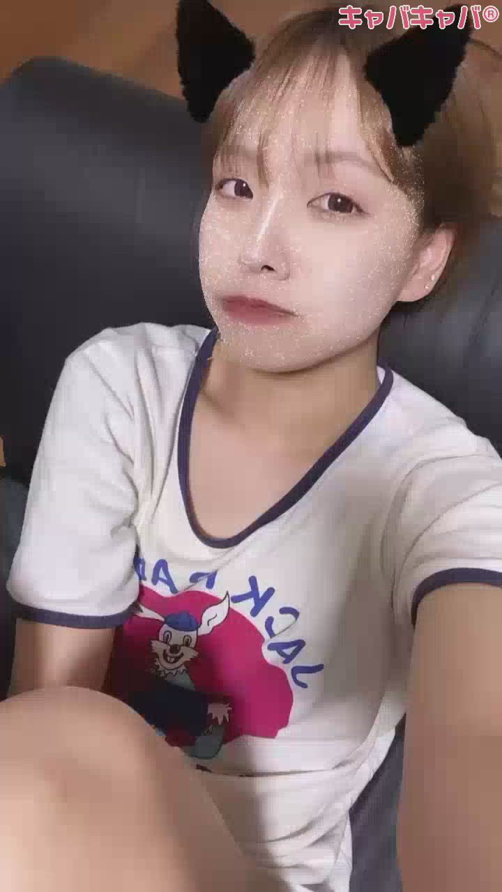 毎回同じ服で自撮りしてる気がする